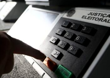 Cármen Lúcia pede que eleitor regularize título até 19 de maio