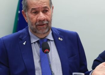 Após fraude no INSS, Lupi pede demissão do Ministério da Previdência