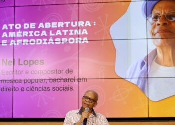 Tarefa de lideranças negras é criar consciência crítica, diz escritor