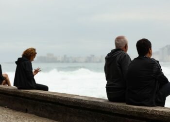 Frente fria se aproxima do Rio e pode provocar fortes rajadas de vento