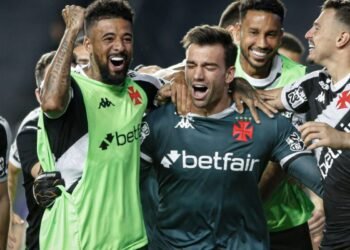 Vasco supera Operário nos pênaltis e segue vivo na Copa do Brasil