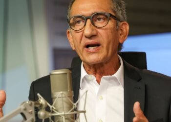 Águas do São Francisco irrigarão terras e economia local, diz ministro