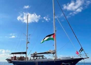 Israel diz que impedirá barco com ativistas de chegar a Gaza