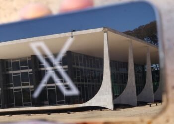 Rede X recorre ao STF contra suspensão de perfis de Carla Zambelli