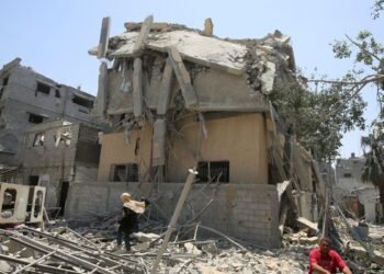 Ataques aéreos de Israel matam 45 pessoas em Gaza