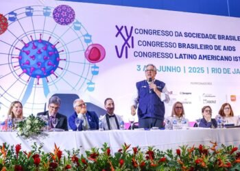 Brasil reduz transmissão do HIV vertical e pede certificado da Opas