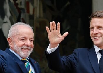 Ucrânia e Rússia não podem ser tratados em pé de igualdade, diz Macron