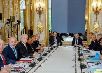 Macron pede inclusão de cláusulas-espelho para acordo UE-Mercosul
