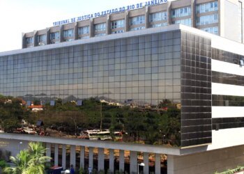 Justiça do Rio condena médico que estuprou mulheres na sala de parto