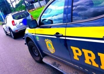 PRF prende um homem e recupera dois veículos na Bahia