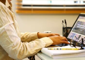 Pesquisa revela condições precários do trabalho remoto no mundo