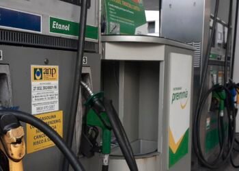 Petrobras reduz preço da gasolina A para as distribuidoras