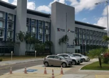 Prefeito baiano é obrigado a comprar tinta e pintar prédios públicos