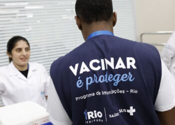 Com apenas 22% de cobertura, Rio começa vacinação volante contra gripe