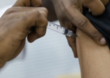 Rio alerta para vacinação contra Síndrome Respiratória Aguda Grave