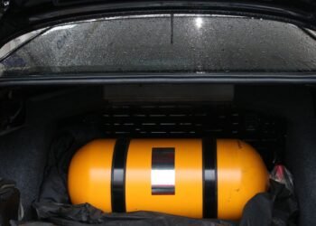 Explosão em posto de gasolina mata um homem e fere outro no Rio