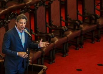 Haddad defende mobilização de progressistas contra desigualdade