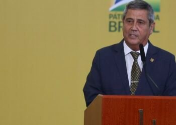 PGR envia ao STF parecer para manter prisão de Braga Netto