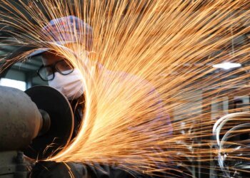 Produção industrial tem alta de 0,1% de março para abril