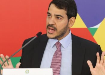 AGU diz que vai demonstrar ao STF que decreto do IOF é legal