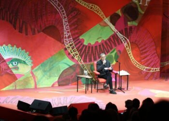 Arnaldo Antunes canta e recita Leminski na abertura da Flip, em Paraty