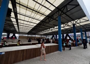 Feirantes do setor de hortifrúti começam a transição para novo ponto do Centro neste domingo (6) – Prefeitura Municipal de Candeias.