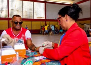 Moradores da Caroba levam cães e gatos para se vacinar contra a raiva – Prefeitura Municipal de Candeias.