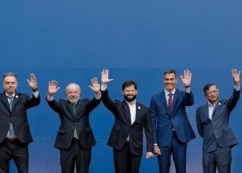 Brasil, Chile, Colômbia, Uruguai e Espanha defendem democracia