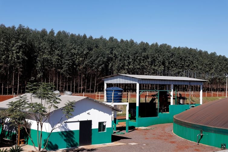 Tânia Rêgo/Agência Brasil Toledo (PR), 18/07/2025 - Central de Bioenergia de Toledo. Sistema de Biodigestão composto por biodigestores, grupo motogerador e lagoa de digestão e tratamento. Foto: Tânia Rêgo/Agência Brasil
