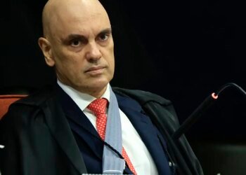 Moraes dá dez minutos para militar tirar farda e participar de oitiva