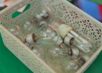 Prefeitura e empresa privada selam parceria para troca de lâmpadas em comunidades – Prefeitura Municipal de Candeias.