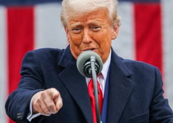 Trump ameaça países que se alinhem ao Brics com tarifa de 10%