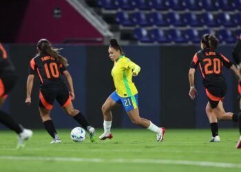 Com 10, Brasil segura a Colômbia e avança em 1º na Copa América