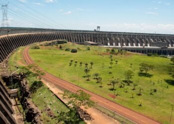 Consumo de IA no Paraguai faz Itaipu estudar construção de 2 turbinas