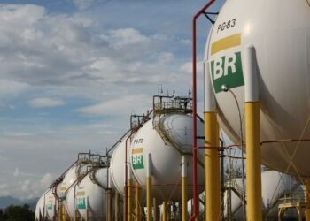 Gás para as distribuidoras terá queda de 14%, anuncia Petrobras