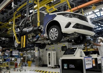 Indústria cai 0,5% em maio e recua pelo segundo mês seguido