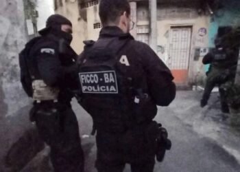 Operação prende integrantes de facção na Bahia escondidos em MG