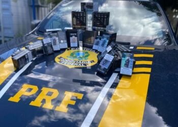 PRF apreende dezenas de cigarros eletrônicos proibidos em ônibus na Bahia