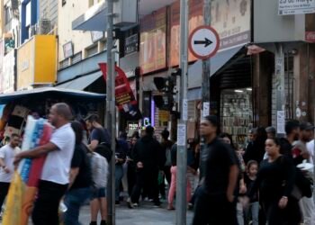 Pirataria é fiscalizada e combatida, dizem lojistas da 25 de Março