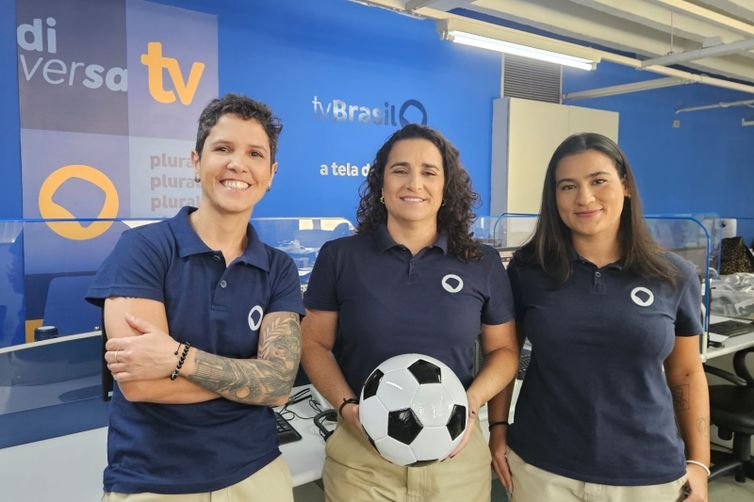 Fernando Chaves/Divulgação/EBC Rachel Motta, Luciana Zogaib e renda Balbi - comentaristas de futebol - 2025