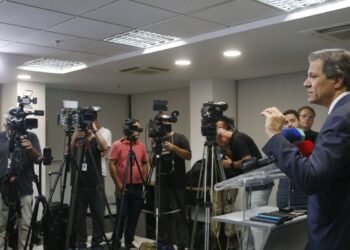 Tesouro dos EUA procura Haddad para agendar reunião sobre tarifaço