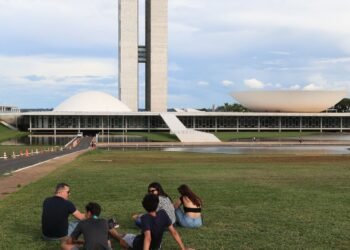 Senado cria comissão para tratar de tarifas com Congresso dos EUA