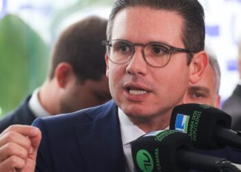 Hugo Motta critica sanções estrangeiras a membros dos Três Poderes