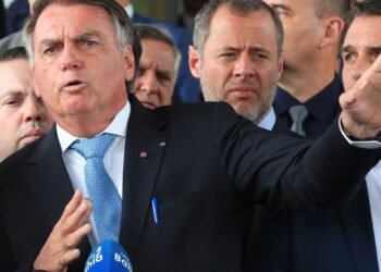 Oposição classifica de arbitrárias medidas cautelares contra Bolsonaro