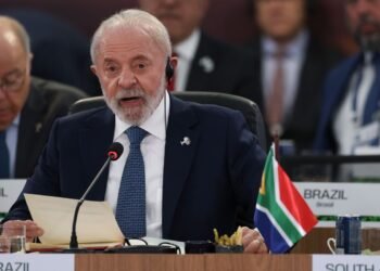 Lula critica incentivos financeiros ao setor de combustíveis fósseis