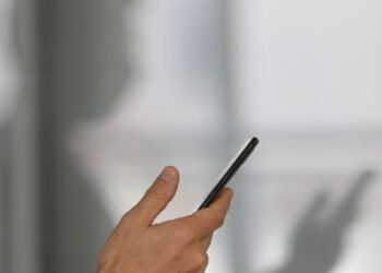 Polícia do Rio inicia segunda fase de devolução de celulares roubados