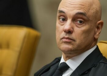 Moraes decreta prisão domiciliar de Bolsonaro