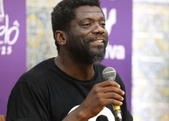 Escritor marfinense compara situação de Gaza com violência colonial