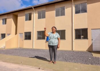 Prefeitura entrega 32 apartamentos a famílias de Menino Jesus e anuncia licitação para urbanização do “buracão” – Prefeitura Municipal de Candeias.