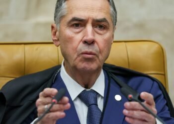 Barroso: julgamento de Bolsonaro traz “algum grau de tensão” para país